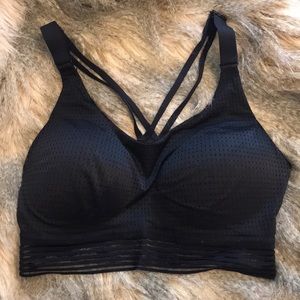 32DD Victoria’s Secret sports bra